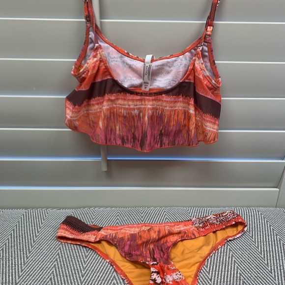 RED BIKINI - Picture 2 of 7